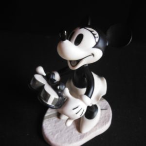 Minnie Mouse, "Puppy Love"